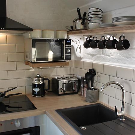 Beautiful Barn Conversion, 3 Bed, Hot Tub, Sauna, Gym, Enclosed Garden Ryde  Exterior photo