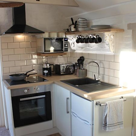 Beautiful Barn Conversion, 3 Bed, Hot Tub, Sauna, Gym, Enclosed Garden Ryde  Exterior photo
