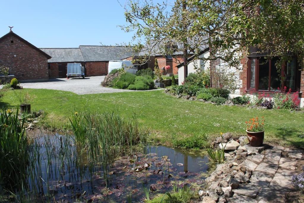 Beautiful Barn Conversion, 3 Bed, Hot Tub, Sauna, Gym, Enclosed Garden Ryde  Exterior photo