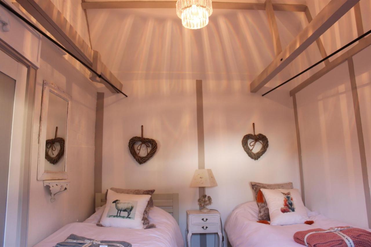 Beautiful Barn Conversion, 3 Bed, Hot Tub, Sauna, Gym, Enclosed Garden Ryde  Exterior photo